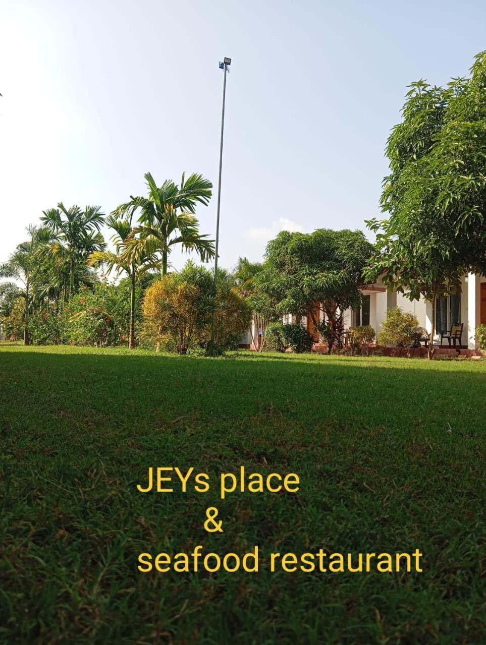 JEYs Place Nilaveli Exterior foto