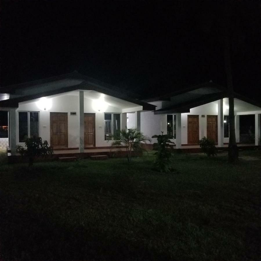 JEYs Place Nilaveli Exterior foto
