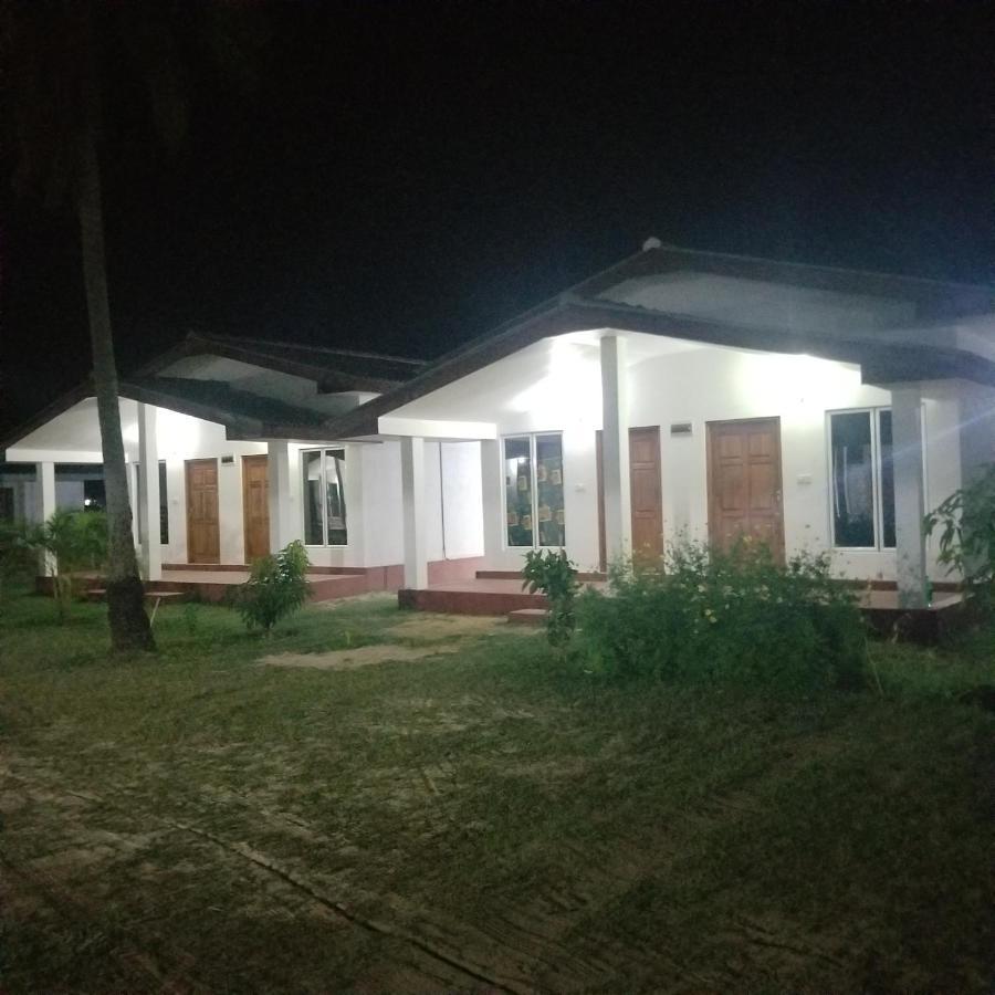 JEYs Place Nilaveli Exterior foto