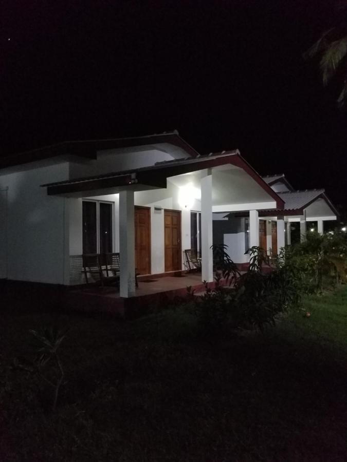 JEYs Place Nilaveli Exterior foto
